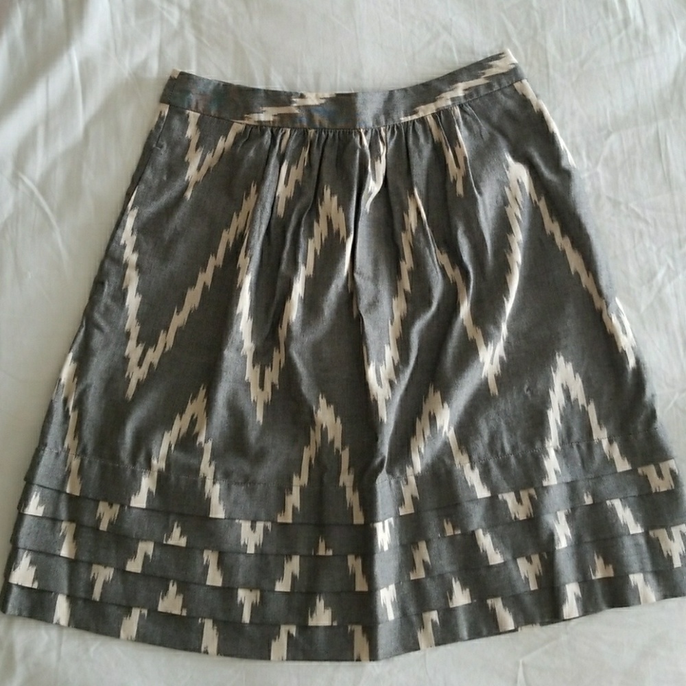 The limited grey cream a line xs skirt pleated hem